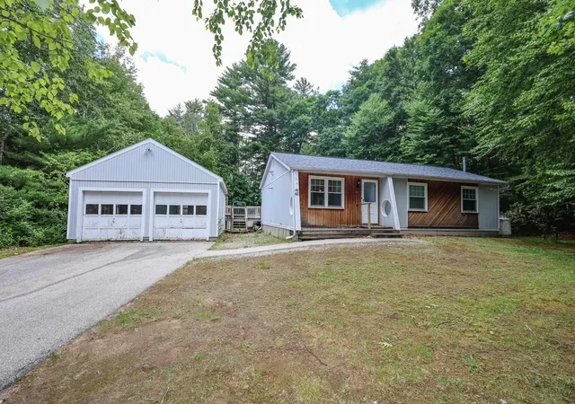 Homes for sale in Hooksett, NH | 60 Farmer Rd, Hooksett, NH 03106 | MLS# 5096608