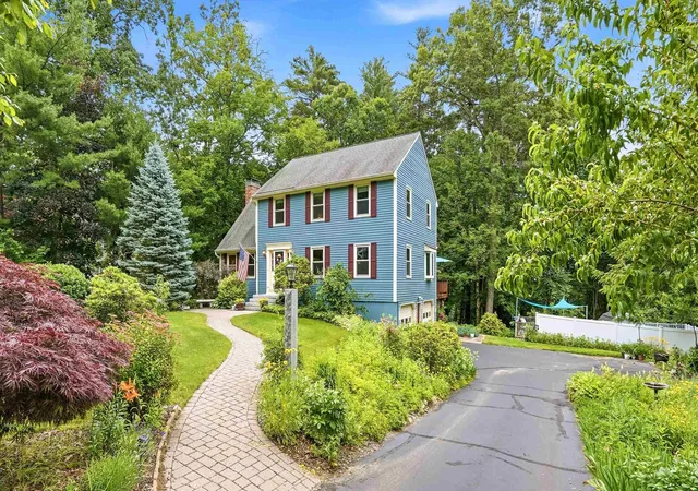 Photo 3 of Sale Pending at 22 Erik St, Merrimack, NH 03054 | MLS# 5096617 | Listing updated on 2026-08-27