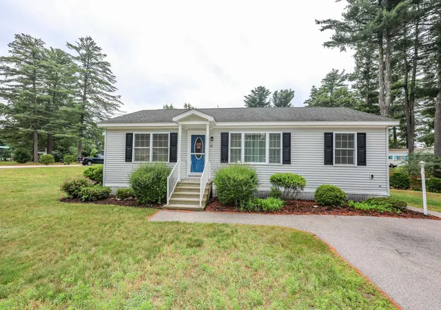Homes for sale in Nashua, NH | 41 Farmwood Dr, Nashua, NH 03062 | MLS# 5096631