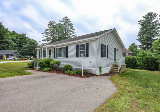 Homes for sale in Nashua, NH | 41 Farmwood Dr, Nashua, NH 03062 | MLS# 5096631