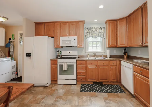 Homes for sale in Nashua, NH | 41 Farmwood Dr, Nashua, NH 03062 | MLS# 5096631