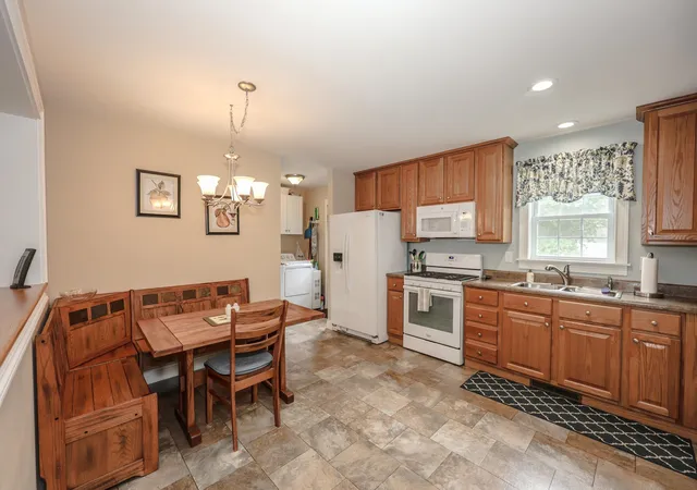 Homes for sale in Nashua, NH | 41 Farmwood Dr, Nashua, NH 03062 | MLS# 5096631