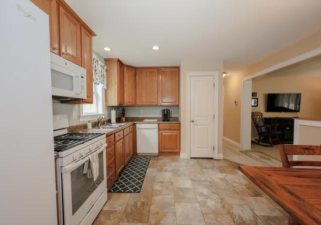 Homes for sale in Nashua, NH | 41 Farmwood Dr, Nashua, NH 03062 | MLS# 5096631