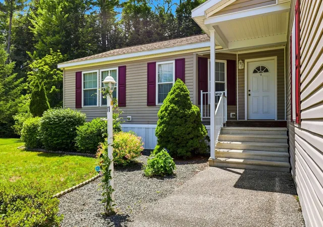Homes for sale in Tilton, NH | 11 Northbrook Dr, Tilton, NH 03276 | MLS# 5096639
