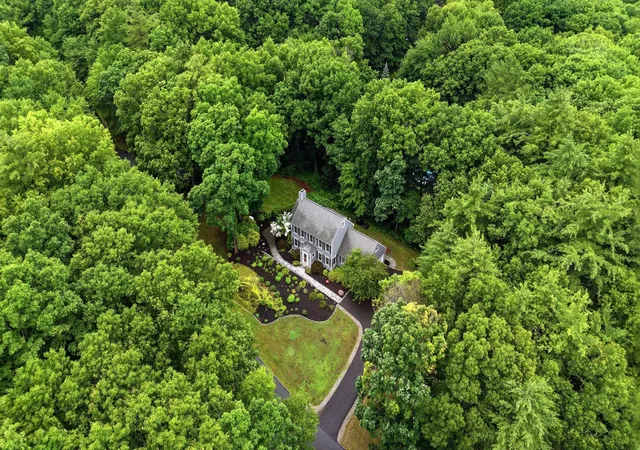 Photo 3 of Single family home for sale at 11 Montgomery Farm Rd, Derry, NH 03038 | MLS# 5096643 | Listing updated on 2026-09-10