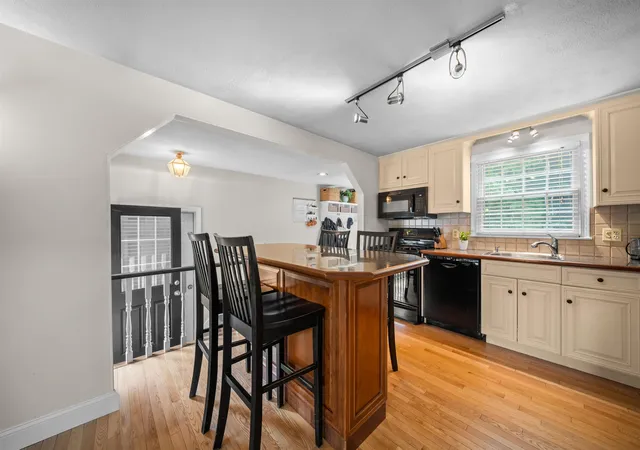 5th image of 19 Baymeadow Dr, Nashua, NH 03063 | MLS# 5096656