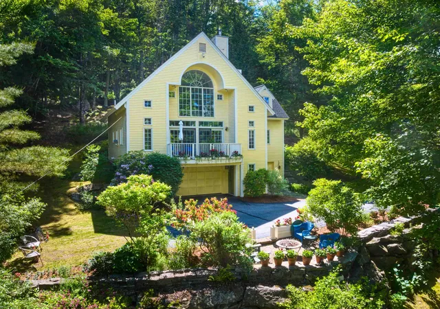Photo 1 of Single family home for sale at 28 Chase St, Sunapee, NH 03782 | MLS# 5096665 | Listing updated on 2026-07-02