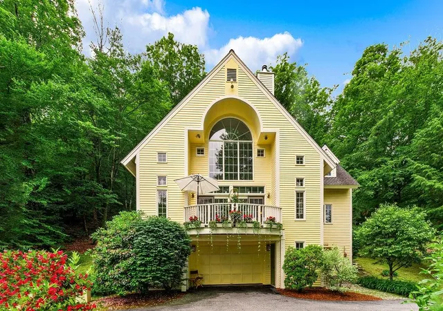 Photo 3 of Single family home for sale at 28 Chase St, Sunapee, NH 03782 | MLS# 5096665 | Listing updated on 2026-07-02