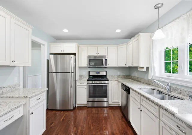 image of 19 Furnival Rd, Nashua, NH 03064 | MLS# 5096692