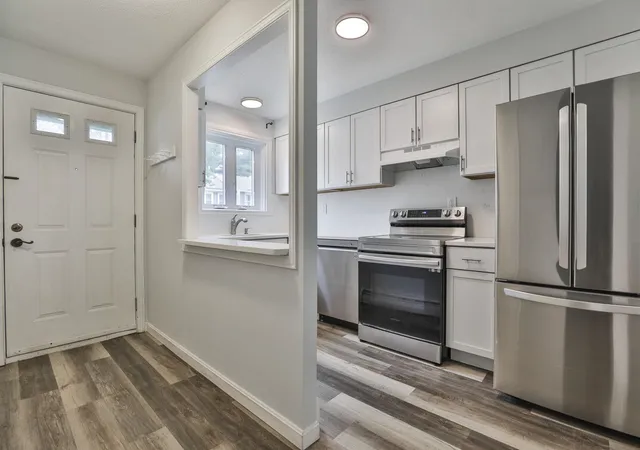 Photo 3 of Sale Pending at 38 Shelburne Rd, Merrimack, NH 03054 | MLS# 5096713 | Listing updated on 2026-06-28