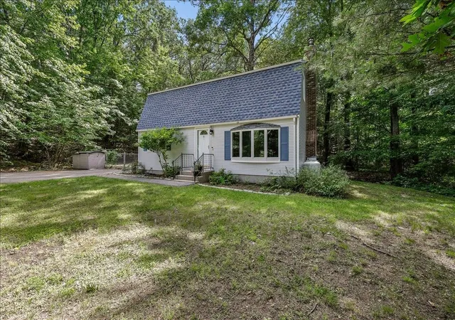 Photo 1 of Single family home for sale at 11 Hartson Cir, Hudson, NH 03051 | MLS# 5096737 | Listing updated on 2026-07-07