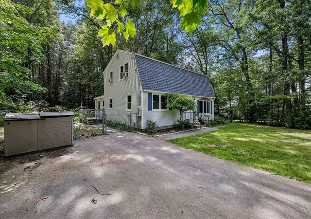 Photo 3 of Single family home for sale at 11 Hartson Cir, Hudson, NH 03051 | MLS# 5096737 | Listing updated on 2026-07-07