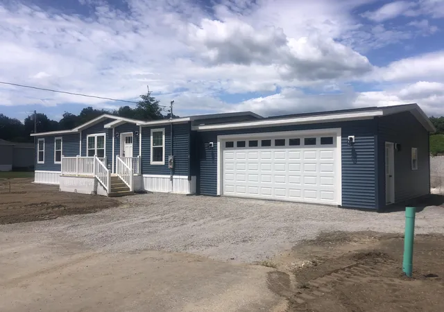 1st image of 3 Edmund Meadow Ln, Hampstead, NH 03841 | MLS# 5096749