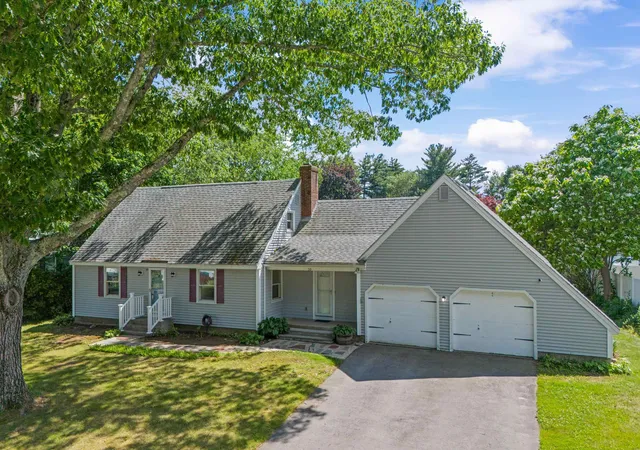 1st image of 10 Colonial Cir, Hampton, NH 03842 | MLS# 5096761