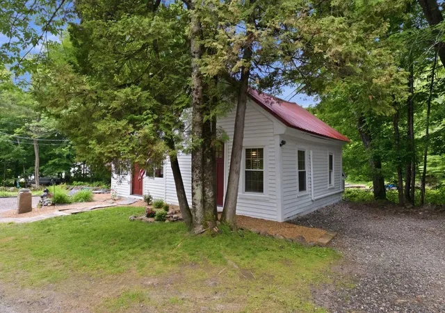 Photo 3 of Single family home for sale at 1 Basin Brook Rd, Rumney, NH 03266 | MLS# 5096783 | Listing updated on 2026-07-03