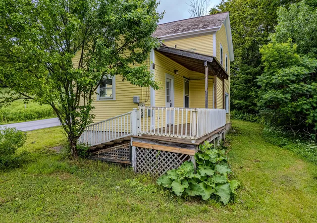 Photo 3 of Single family home for sale at 40 East St, Middletown Springs, VT 05757 | MLS# 5096788 | Listing updated on 2026-09-15
