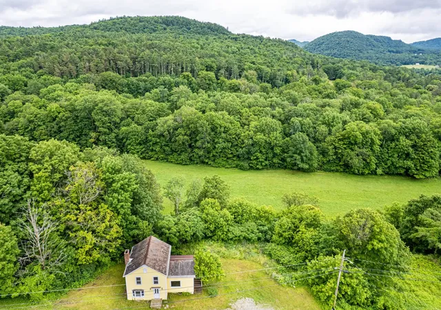 Photo 3 of Single family home for sale at 40 East St, Middletown Springs, VT 05757 | MLS# 5096788 | Listing updated on 2026-09-15