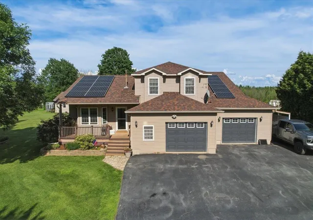 1st image of 102 Pearl St, Grand Isle, VT 05458 | MLS# 5096792