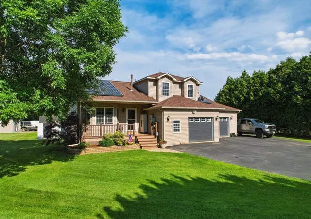2nd image of 102 Pearl St, Grand Isle, VT 05458 | MLS# 5096792
