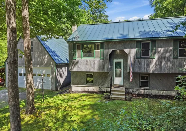 Photo 2 of Single family home for sale at 21 Evergreen Dr, Goffstown, NH 03045 | MLS# 5096793 | Listing updated on 2026-09-11