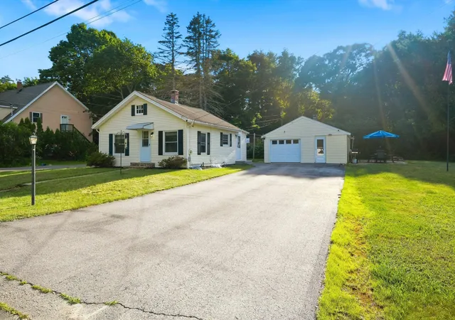 Homes for sale in Derry, NH | 31 Hillside Ave, Derry, NH 03038 | MLS# 5096807