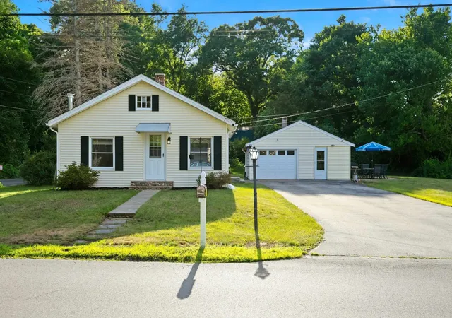 Homes for sale in Derry, NH | 31 Hillside Ave, Derry, NH 03038 | MLS# 5096807