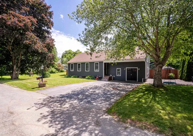 Homes for sale in Dover, NH | 30 Elmview Cir, Dover, NH 03820 | MLS# 5096844