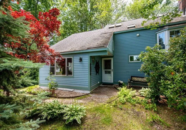 Photo 2 of Single family home for sale at 25 Bonair Ave, Hampton, NH 03842 | MLS# 5096845 | Listing updated on 2026-07-10