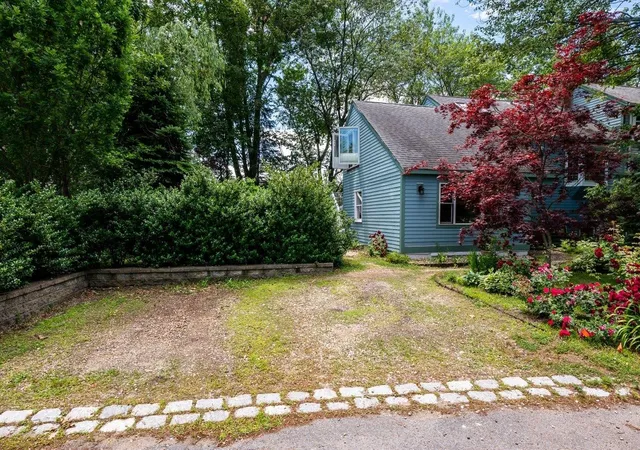 Photo 3 of Single family home for sale at 25 Bonair Ave, Hampton, NH 03842 | MLS# 5096845 | Listing updated on 2026-07-10