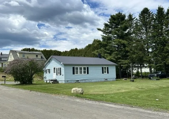 Photo 1 of Single family home for sale at 33 Edwards St, Colebrook, NH 03576 | MLS# 5096867 | Listing updated on 2026-08-27