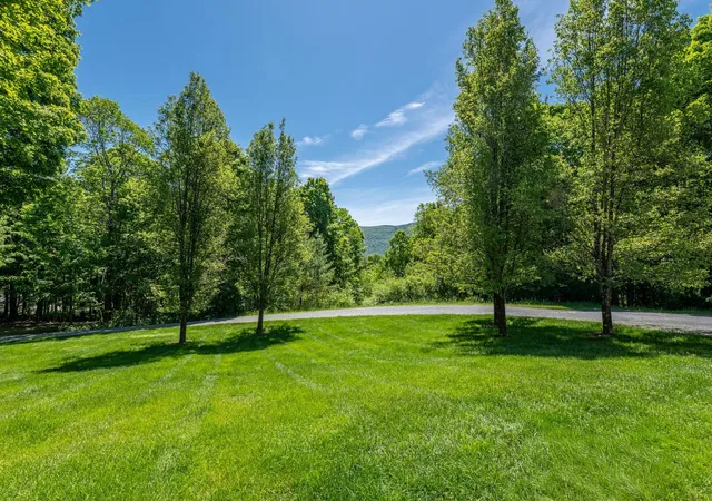 Homes for sale in Manchester, VT | 777 Mccooey Dr, Manchester, VT 05255 | MLS# 5096878