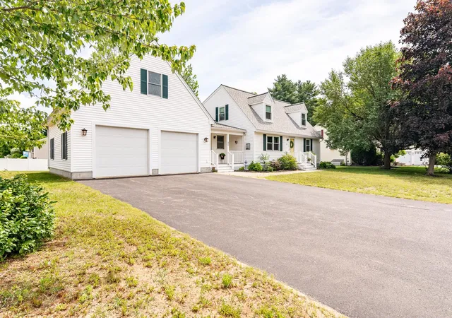 Homes for sale in Rollinsford, NH | 477 Stockdale Cir, Rollinsford, NH 03869 | MLS# 5096900