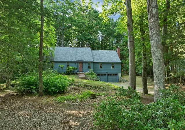 1st image of 28 Manchester Rd, Amherst, NH 03031 | MLS# 5096941