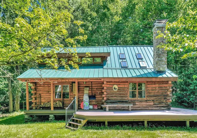 Homes for sale in Londonderry, VT | 176 Brophy Ln, Londonderry, VT 05148 | MLS# 5097037