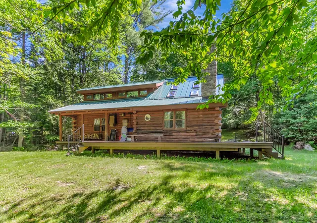 Homes for sale in Londonderry, VT | 176 Brophy Ln, Londonderry, VT 05148 | MLS# 5097037