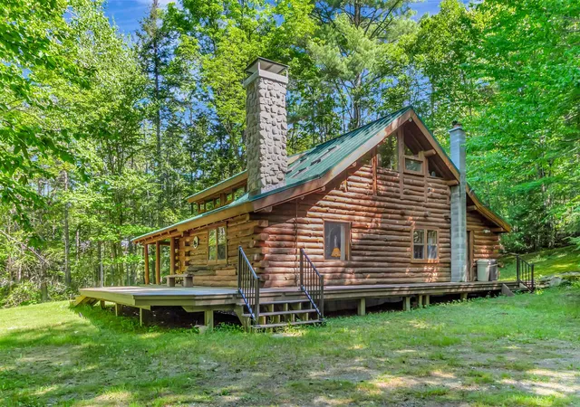 Homes for sale in Londonderry, VT | 176 Brophy Ln, Londonderry, VT 05148 | MLS# 5097037