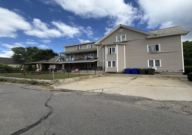 2nd image of 806 Union St, Manchester, NH 03104 | MLS# 5097096