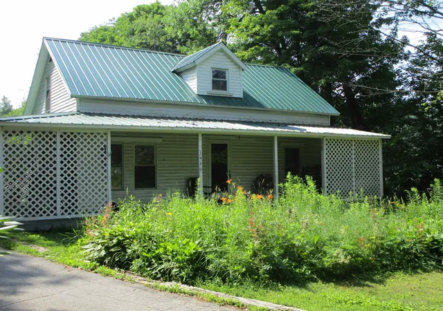 Homes for sale in Londonderry, VT | 1950 N Main St, Londonderry, VT 05148 | MLS# 5097168
