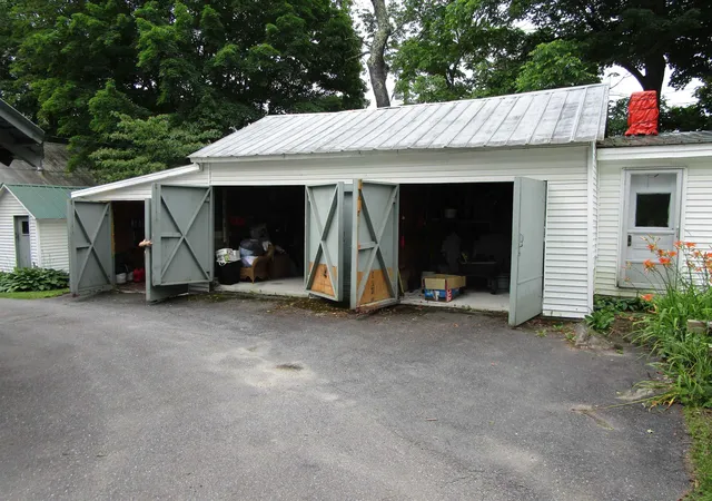 Homes for sale in Londonderry, VT | 1950 N Main St, Londonderry, VT 05148 | MLS# 5097168