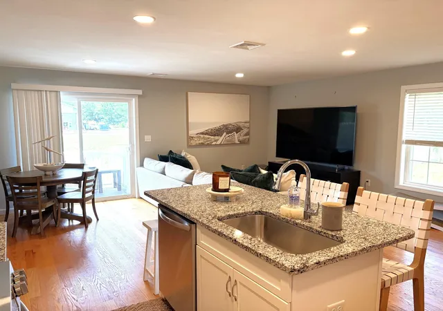 3rd image of 8 Cranberry Wy, Manchester, NH 03109 | MLS# 5097181