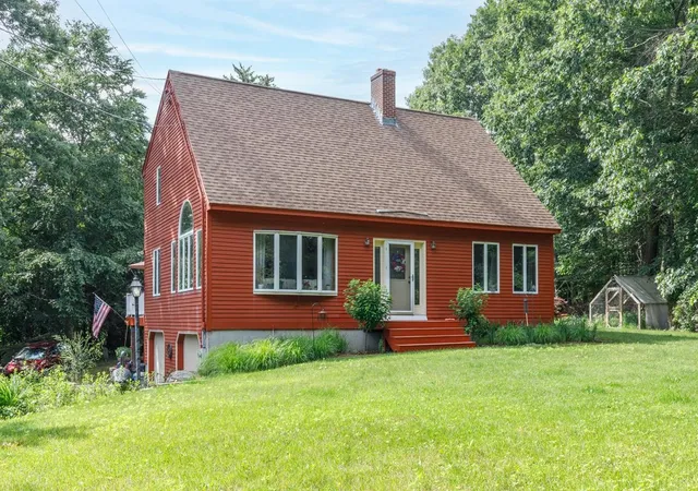 2nd image of 76 Hampstead Rd, Danville, NH 03819 | MLS# 5097199