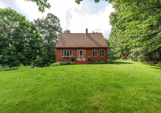 3rd image of 76 Hampstead Rd, Danville, NH 03819 | MLS# 5097199
