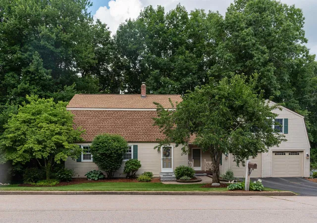 Photo 3 of Sale Pending at 130 Lindstrom Ln, Manchester, NH 03104 | MLS# 5097214 | Listing updated on 2026-08-23
