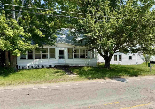 Photo 3 of Sale Pending at 150 School St, Effingham, NH 03882 | MLS# 5097291 | Listing updated on 2026-07-09