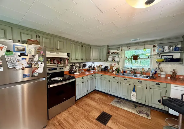 Photo 3 of Sale Pending at 150 School St, Effingham, NH 03882 | MLS# 5097291 | Listing updated on 2026-07-09
