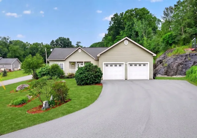 Photo 1 of Single family home for sale at 131 Butternut Rd, White River Junction, VT 05001 | MLS# 5097309 | Listing updated on 2026-07-14