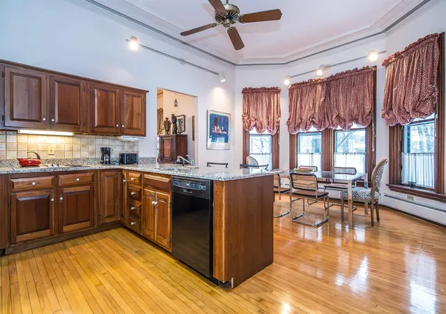 Homes for sale in Rutland City, VT | 24 South Main St #2, Rutland City, VT 05701 | MLS# 5097344