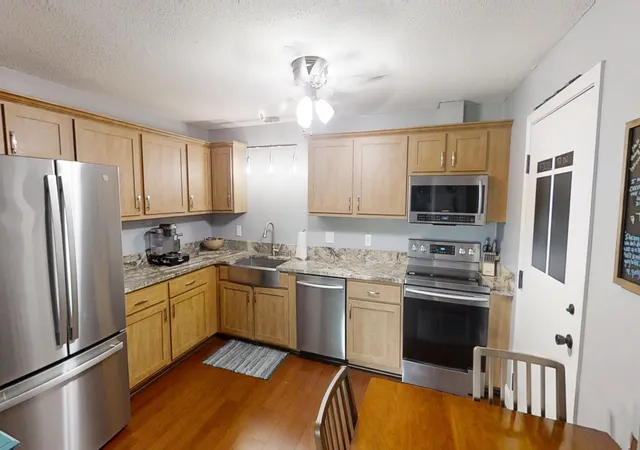 Homes for sale in Nashua, NH | 7 Autumn Leaf Dr #24, Nashua, NH 03060 | MLS# 5097350
