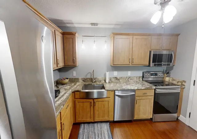 Homes for sale in Nashua, NH | 7 Autumn Leaf Dr #24, Nashua, NH 03060 | MLS# 5097350