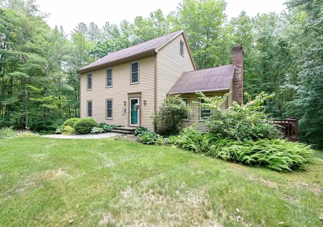 Photo 3 of Single family home for sale at 5 Taschereau Dr, Mont Vernon, NH 03057 | MLS# 5097357 | Listing updated on 2026-10-08